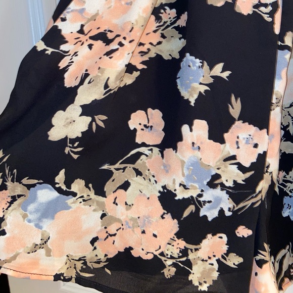 Sienna Sky Dressy Floral Romper 🌸 - Picture 2 of 8